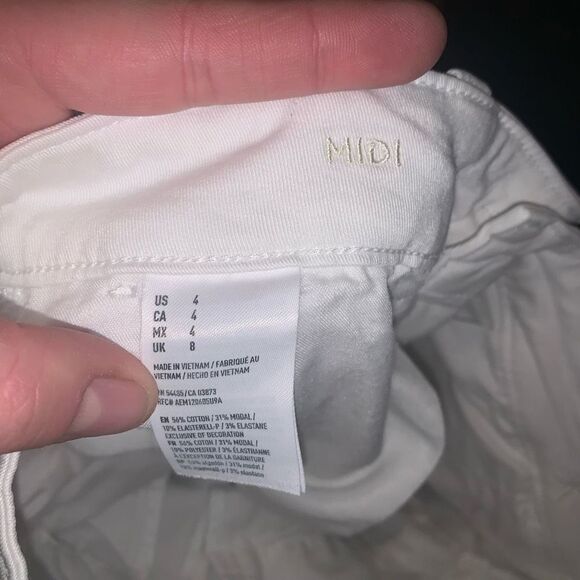 American Eagle white midi normcore size 4 stretchy denim shorts - Picture 3 of 3
